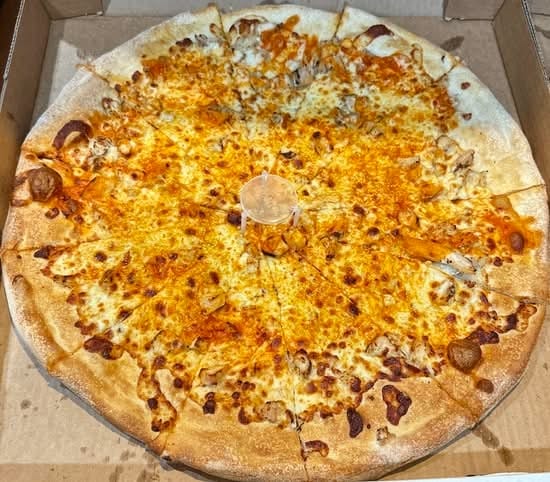 Buffalo Chicken Pizza 18".