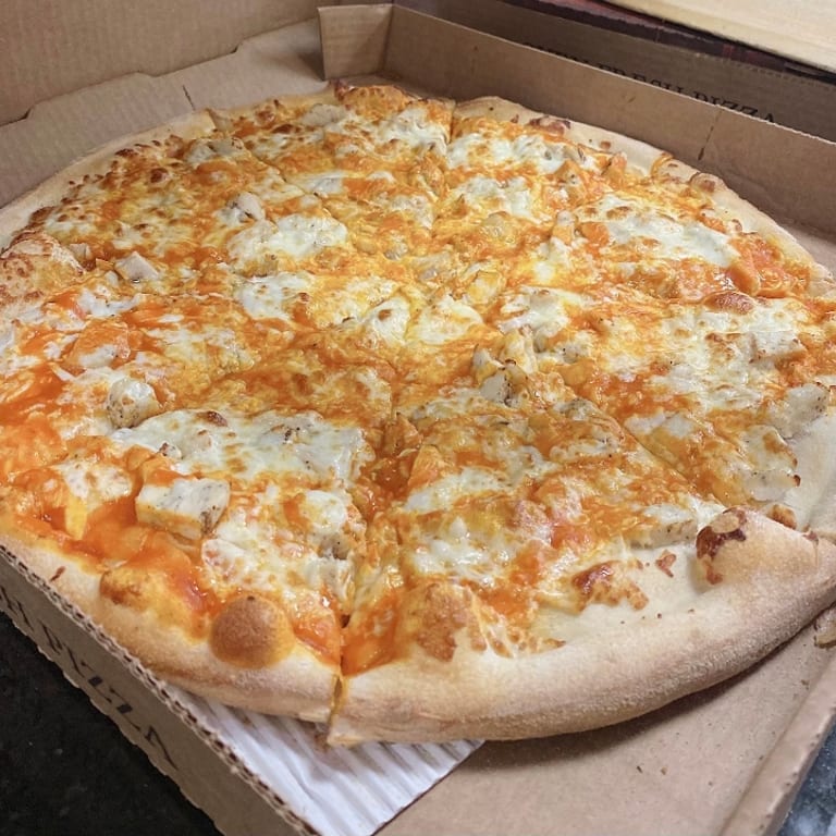 Buffalo Chicken Pizza: A Spicy Slice Favorite
