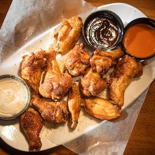 Bone-In Wings (10pc)